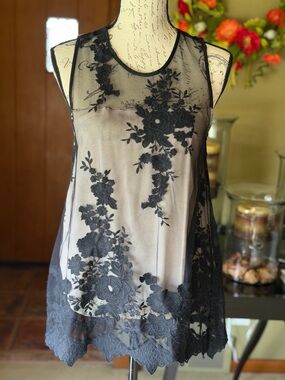 EUC Celestial Noir Tank-Sheer Black Floral Lace w/nude lining sleeveless top